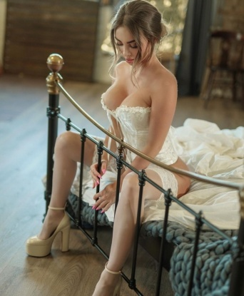 💋 Мои услуги нацелены на удовлетворение всех твоих сексуальных желаний, открывая для тебя новые грани удовольствия. Фотографии, которые ты видишь, полностью соответствуют реальности, и я уверена, что ты останешься доволен моей внешностью и формами. У меня есть много положительных отзывов от моих довольных клиентов, которые ценят мое профессионализм и энергетику. 🌟 Так что, если ты хочешь окунуться в мир наслаждения и искушения, то я здесь, чтобы сделать твои фантазии реальностью. Позвони мне прямо сейчас и перешагни порог незабываемых встреч в Москве. 💫 Нелли